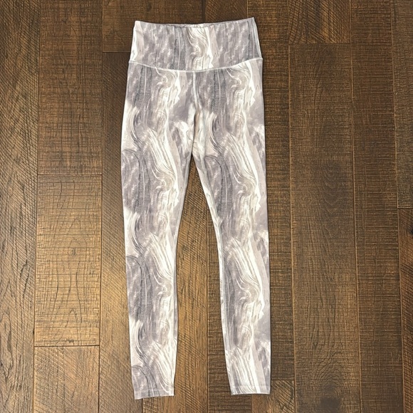 Varley Women’s Bundle of Leggings and Sports Bras Set of 4 - Picture 9 of 11